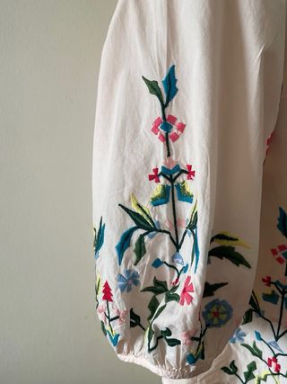 Blusa NAF NAF bordada talla 38