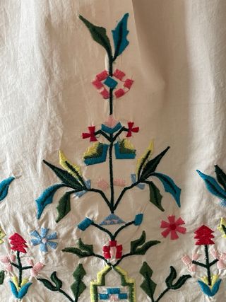 Blusa NAF NAF bordada talla 38