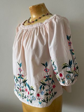 Blusa NAF NAF bordada talla 38