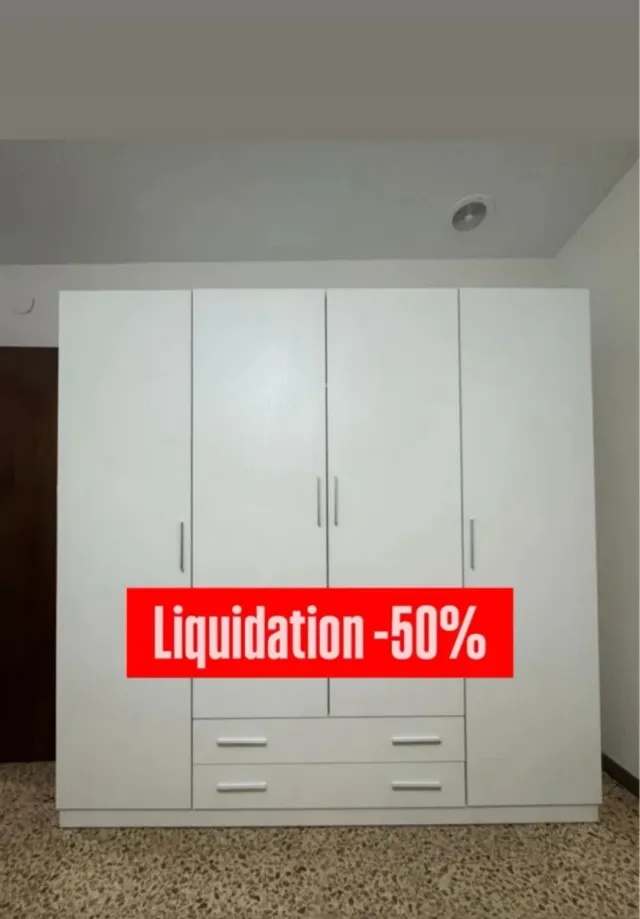 Armadio in legno bianco