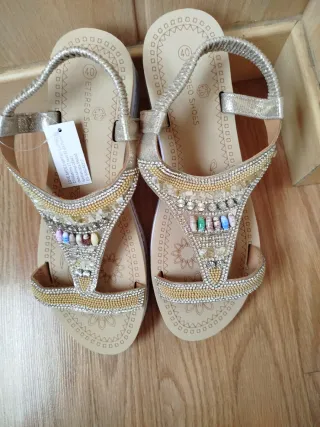 Sandalias pedrería Etéreo Shoes. Talla 40