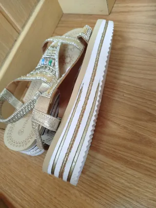 Sandalias pedrería Etéreo Shoes. Talla 40