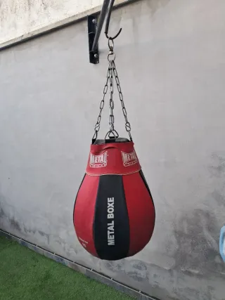 Pera Boxeo Metal Boxe Roja y Negra