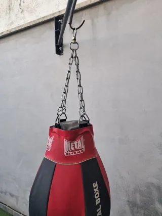 Pera Boxeo Metal Boxe Roja y Negra