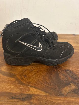 Scarpe Nike nere alte