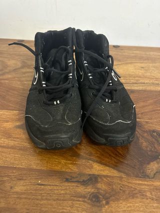 Scarpe Nike nere alte