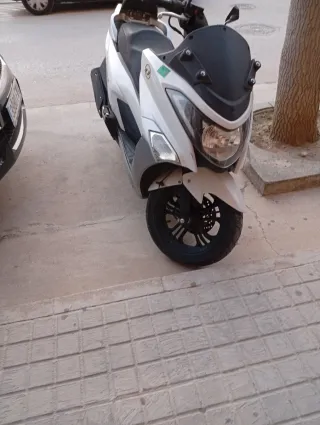 Maxi Scooter 125cc Automática