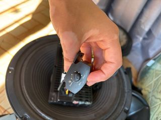 Controllore dei bassi per altoparlante