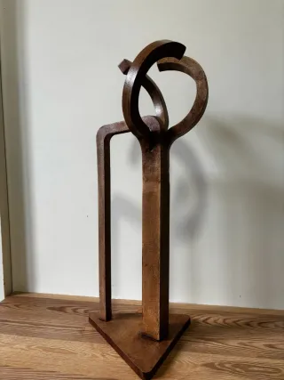 Escultura estilo Chillida