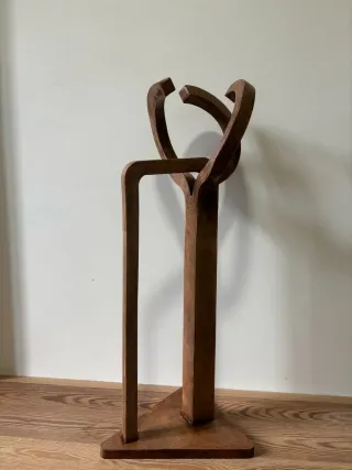 Escultura estilo Chillida