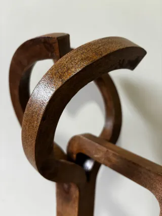 Escultura estilo Chillida