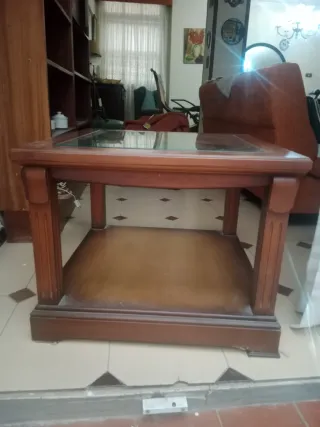 Tavolo da salotto in legno e vetro