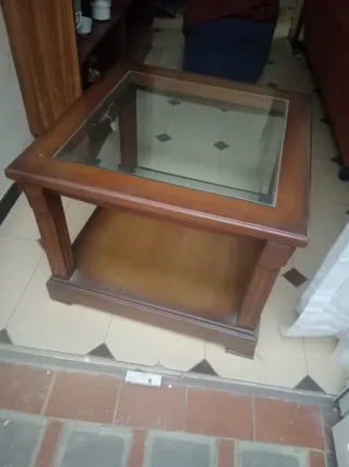 Tavolo da salotto in legno e vetro