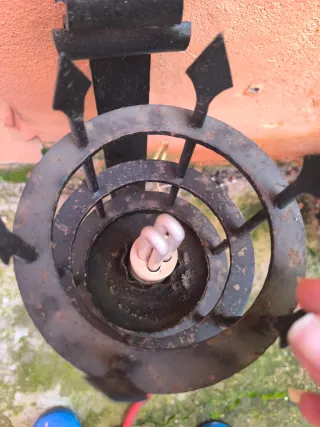 Lámpara de metal negra