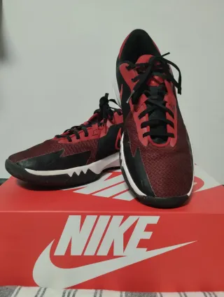 Zapatillas Baloncesto Nike Negras y Rojas