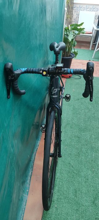 Bicicleta Eléctrica carretera Shimano X35