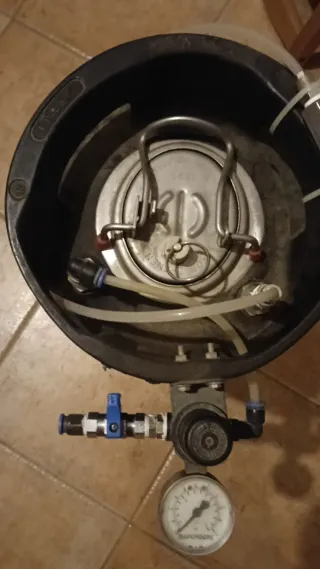 DEPÓSITO DE AGUA DESTILADA