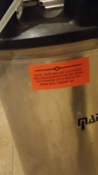 DEPÓSITO DE AGUA DESTILADA