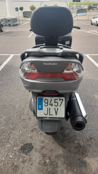 Suzuki Burgman 400 Gris