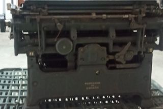 Máquina de escribir Hispano-Olivetti M40