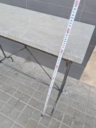 Mesa vintage piedra y metal