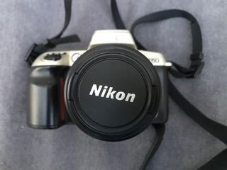 Cámara Nikon F60 con objetivo AF Nikkor 35-80mm