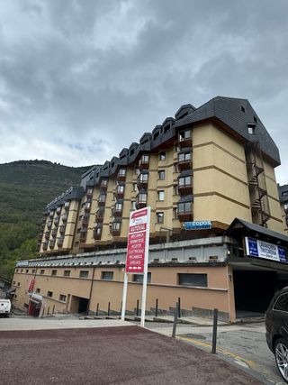 GARAJE + TRASTERO > VIELHA-BAQUEIRA /OPC. VIVIENDA