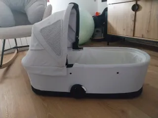 Silla Cybex Eezy S Twist+2 Almond Beige + Capazo