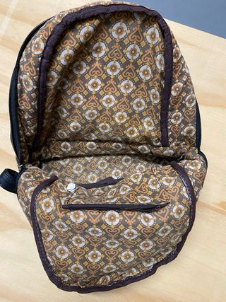 Zaino ecopelle nero borchie oro