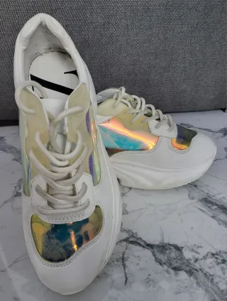 Zapatillas Zara blancas y multicolor