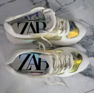 Zapatillas Zara blancas y multicolor