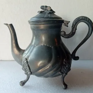Teiera vintage in peltro