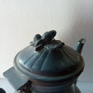 Teiera vintage in peltro