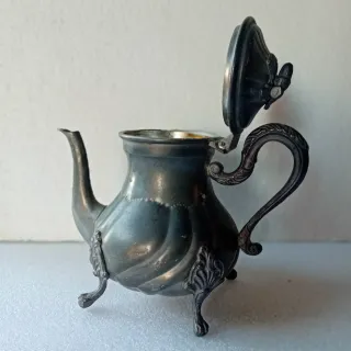 Teiera vintage in peltro