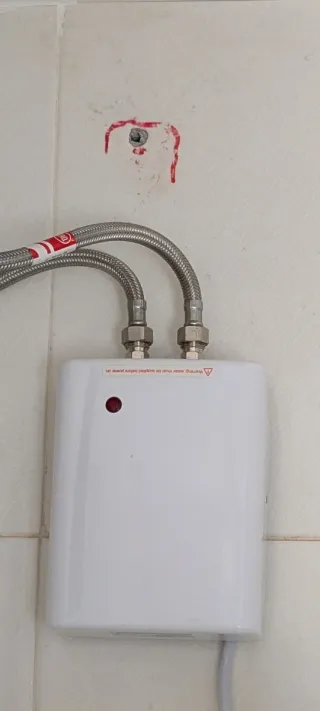Calentador eléctrico instantáneo blanco