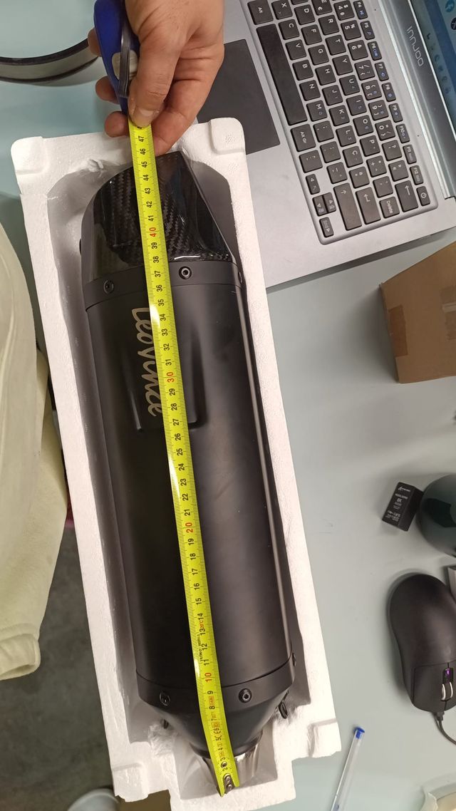 Silenciador LeoVince Carbono y Negro