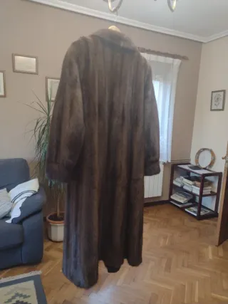 Abrigo de piel marrón largo