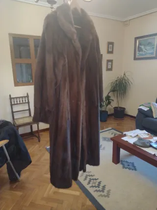 Abrigo de piel marrón largo