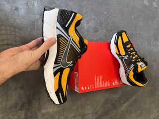 Nike Vomero 5 Talla 42.5 Nuevas