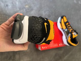 Nike Vomero 5 Talla 42.5 Nuevas