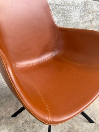 Silla giratoria autoretorno Tissiana piel sintética marrón acero negro mate