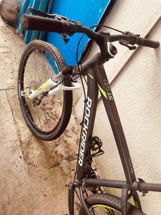 Bicicleta Rockrider Negra y Amarilla