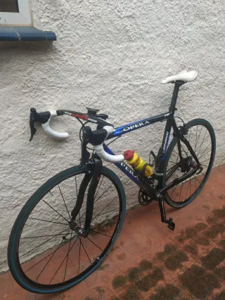 Bicicleta de carreras OPERA