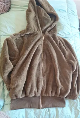 Cazadora verde peluche con capucha