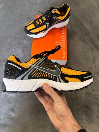 Nike Vomero 5 Talla 44.5 Nuevas