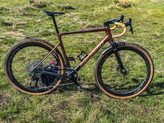 Megamo SILK 01 '24 Marrón