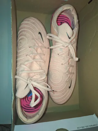 Botas de fútbol Nike Mercurial rosas