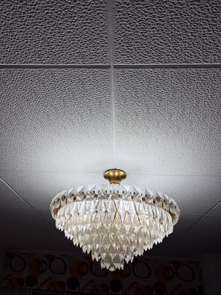 Lámpara de techo de cristal y metal dorado