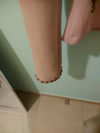 Chaqueta rosa con tachuelas plateadas