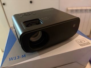 Mini proyector ELEPHAS negro y gris